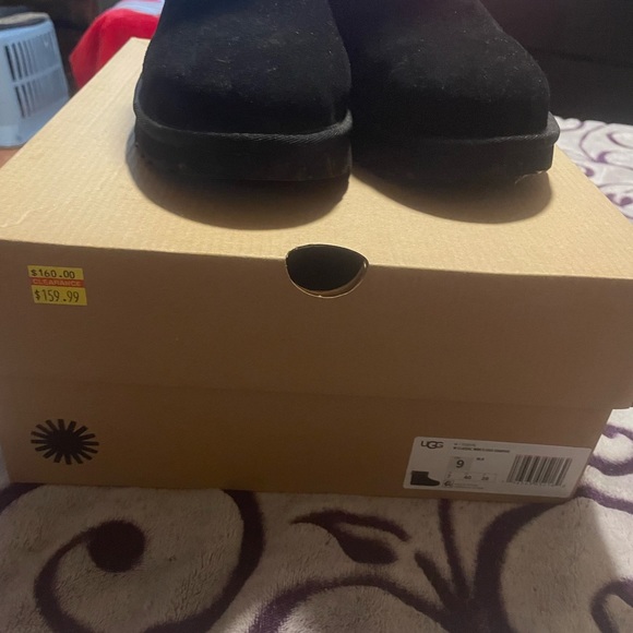 UGG Boots - Picture 4 of 6